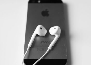 old iPhone showing iOS 10