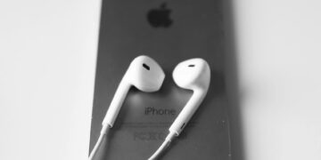 old iPhone showing iOS 10
